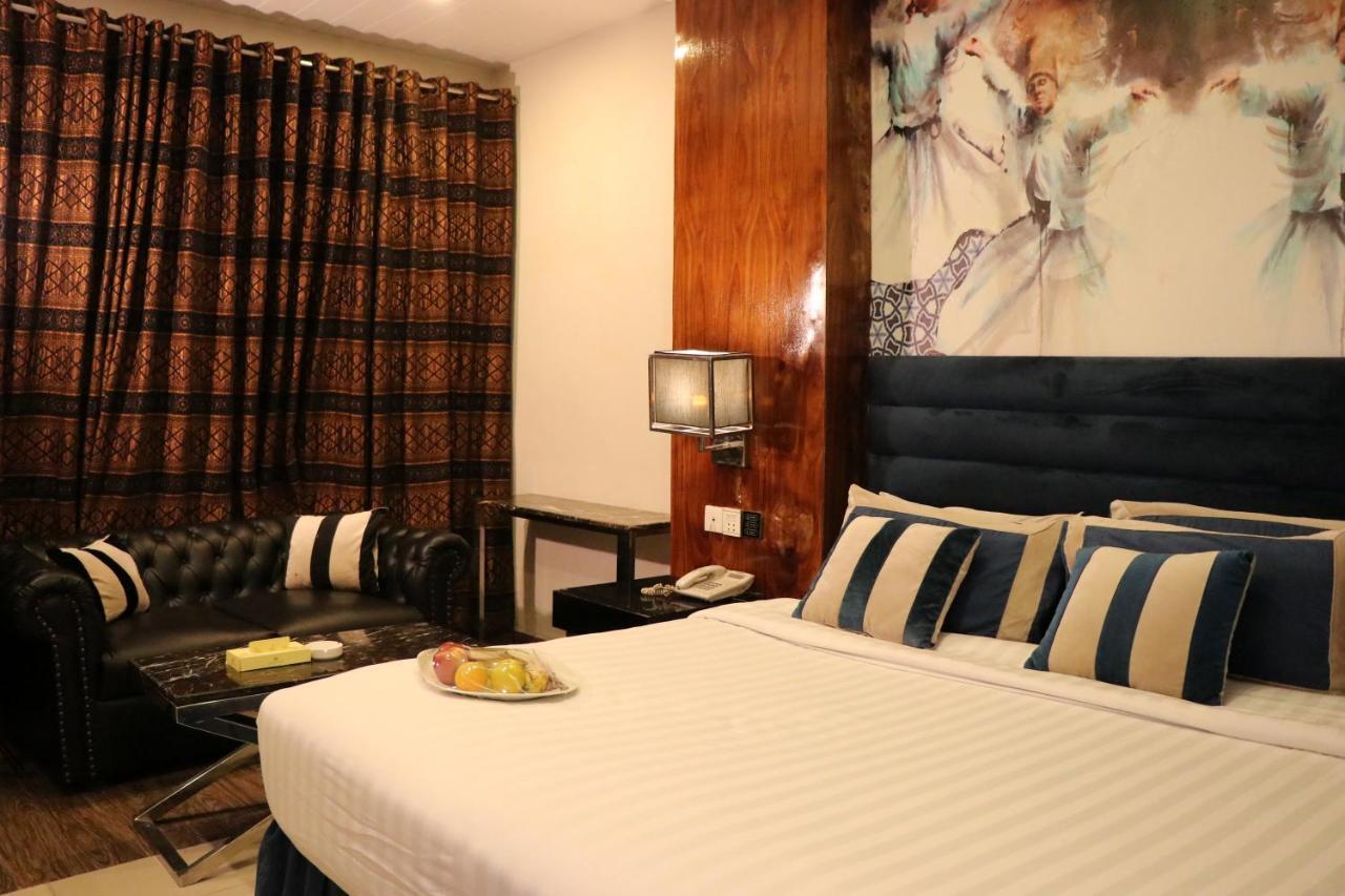 Hilton Suites Лахор Екстериор снимка