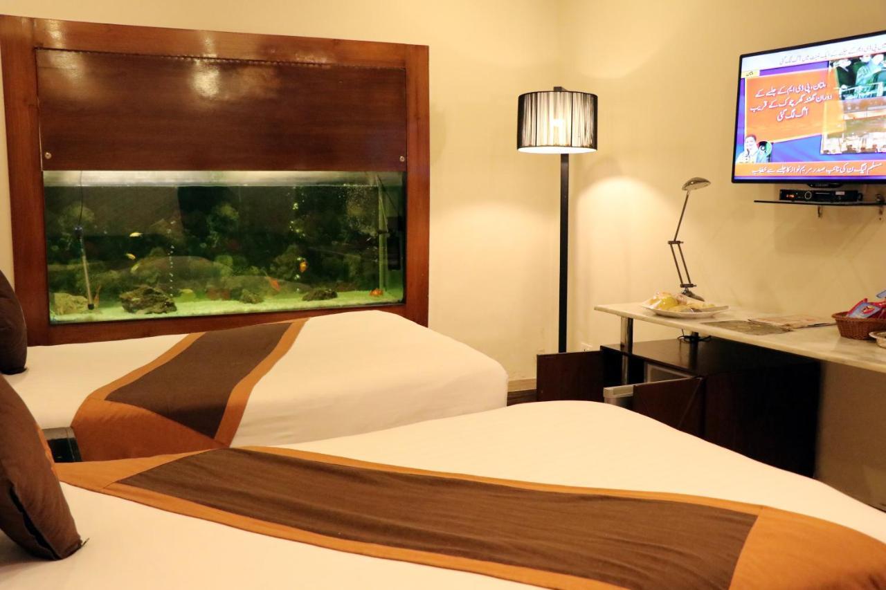 Hilton Suites Лахор Екстериор снимка