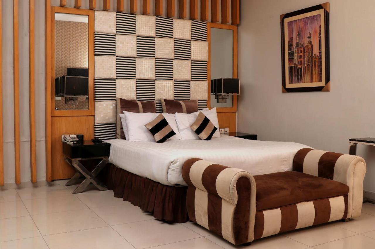 Hilton Suites Лахор Екстериор снимка