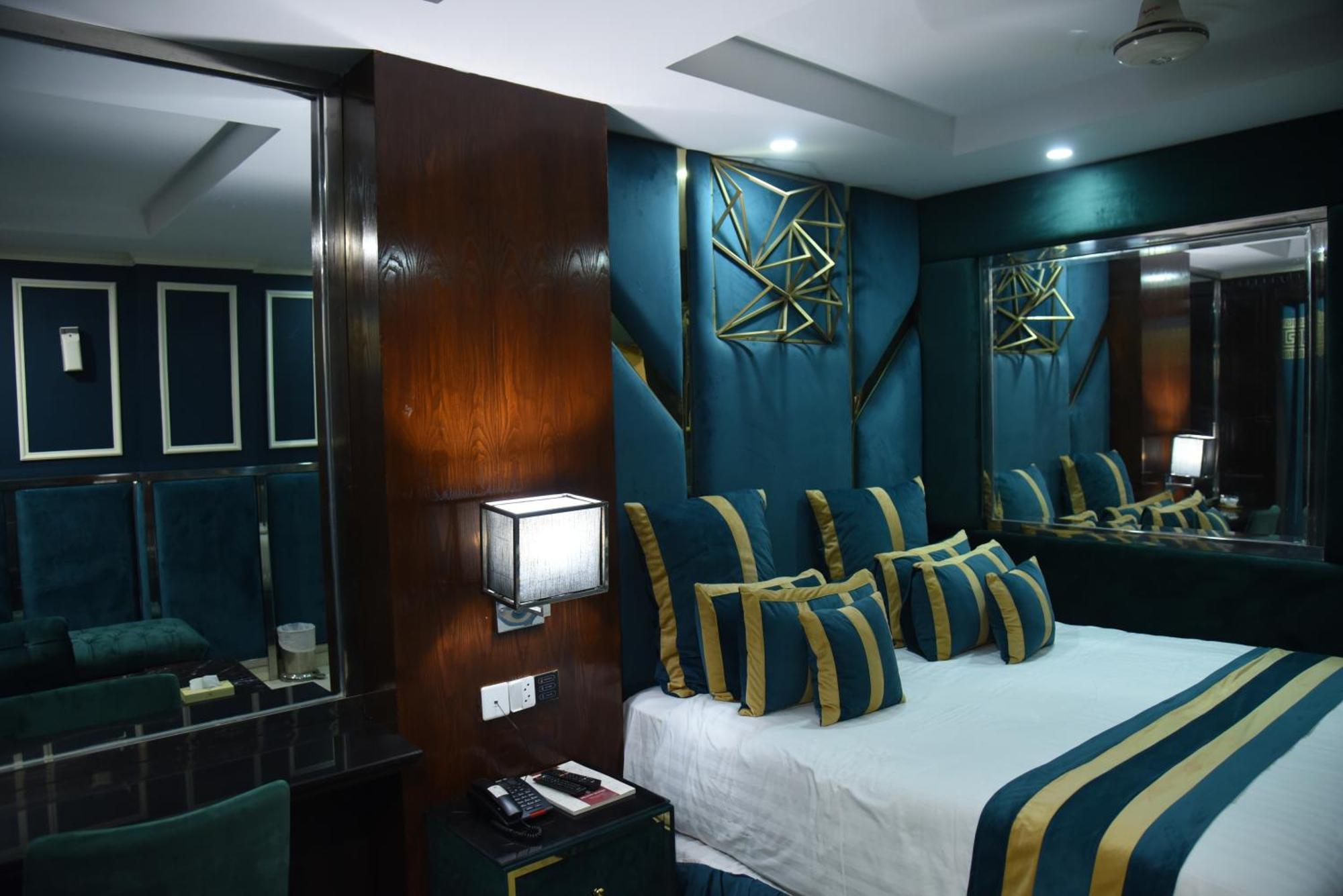 Hilton Suites Лахор Екстериор снимка