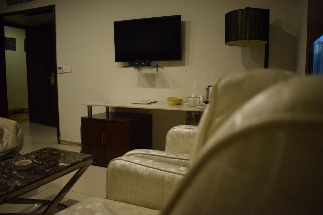 Hilton Suites Лахор Екстериор снимка